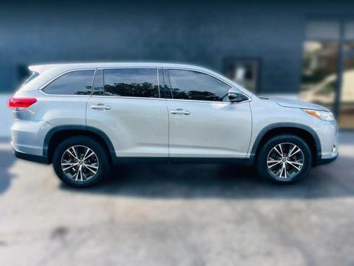 Silver 2019 Toyota Highlander LE