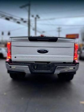 White 2017 Ford F-450 Lariat