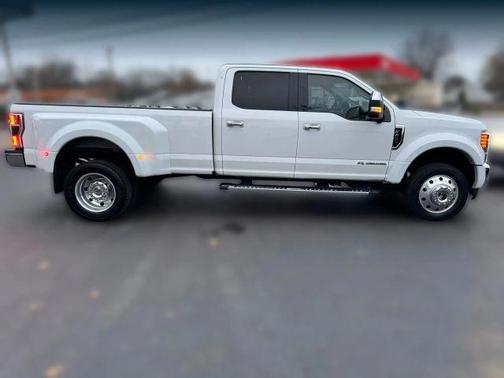 White 2017 Ford F-450 Lariat