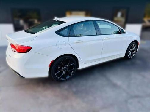 2016 Chrysler 200 S
