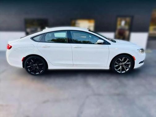 2016 Chrysler 200 S