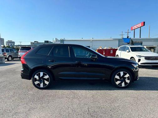 2025 Volvo XC60 Plug-In Hybrid T8 Plus