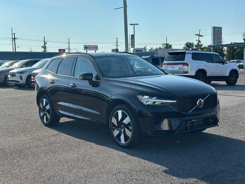 2025 Volvo XC60 Plug-In Hybrid T8 Plus