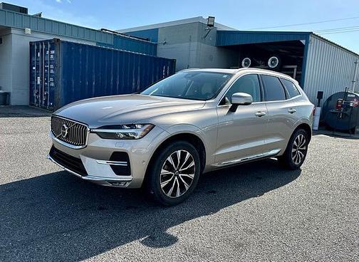 Bright Dusk 2023 Volvo XC60 Plus