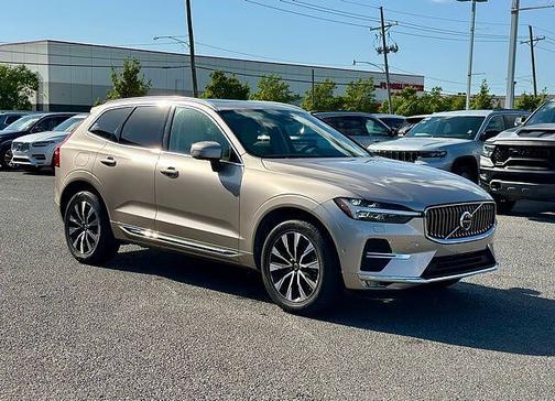 Bright Dusk 2023 Volvo XC60 Plus