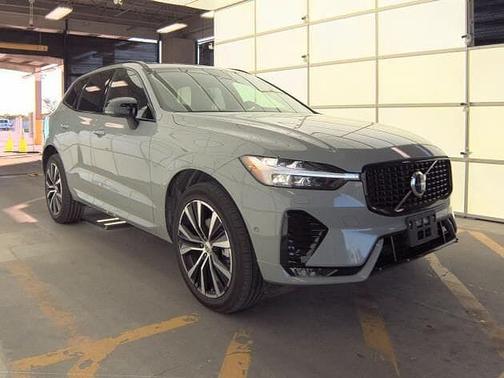 Vapour Grey 2025 Volvo XC60 Plus