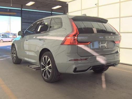Vapour Grey 2025 Volvo XC60 Plus