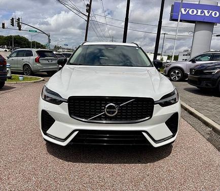 Crystal White 2025 Volvo XC60 Plus