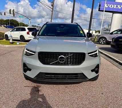 Vapour Grey 2025 Volvo XC40 Plus