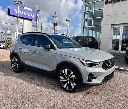 Vapour Grey 2025 Volvo XC40 Plus