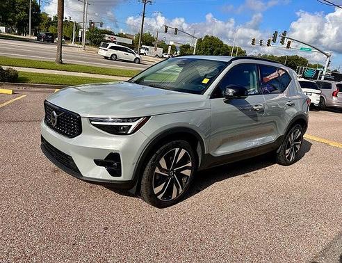 Vapour Grey 2025 Volvo XC40 Plus