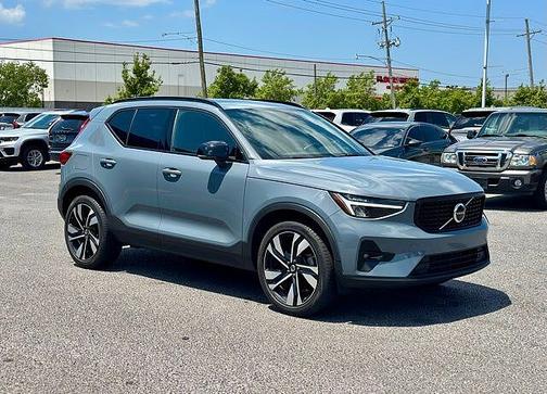 Thunder Grey 2023 Volvo XC40 Plus