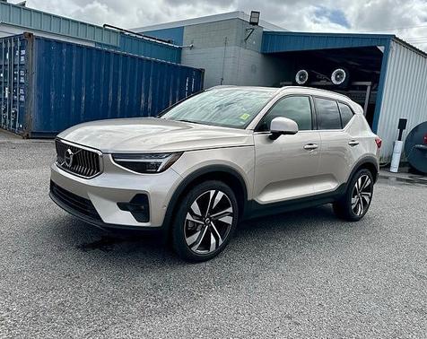 Bright Dusk 2024 Volvo XC40 Plus