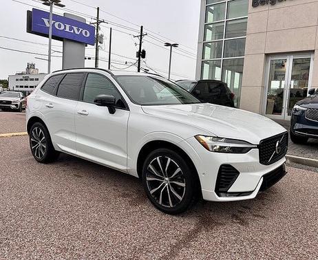 Crystal White 2024 Volvo XC60 Plus