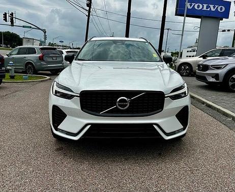 Crystal White 2023 Volvo XC60 B5 FWD Ultimate Dark