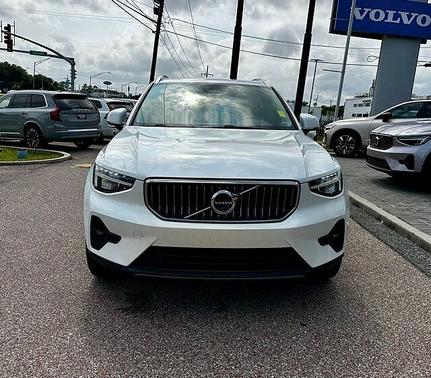 Crystal White 2023 Volvo XC40 B5 AWD Ultimate Bright