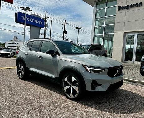 Vapour Grey 2025 Volvo XC40 Plus