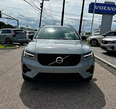 Vapour Grey 2025 Volvo XC40 Plus