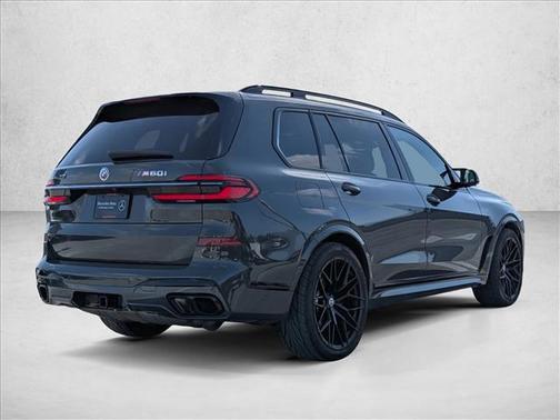 2023 BMW X7 M60i