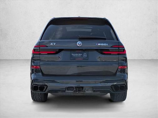2023 BMW X7 M60i