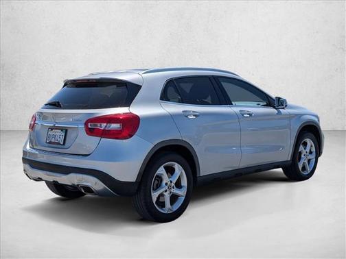 Polar Silver Metallic 2018 Mercedes-Benz GLA 250 4MATIC
