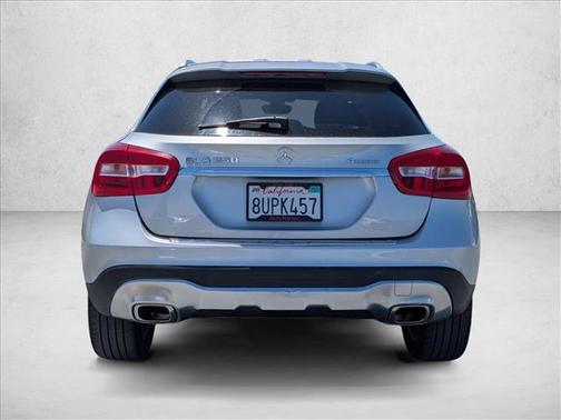 Polar Silver Metallic 2018 Mercedes-Benz GLA 250 4MATIC