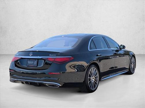 Emerald Green Metallic 2026 Mercedes-Benz S-Class 4MATIC