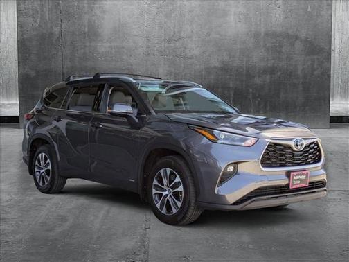 2022 Toyota Highlander Hybrid XLE