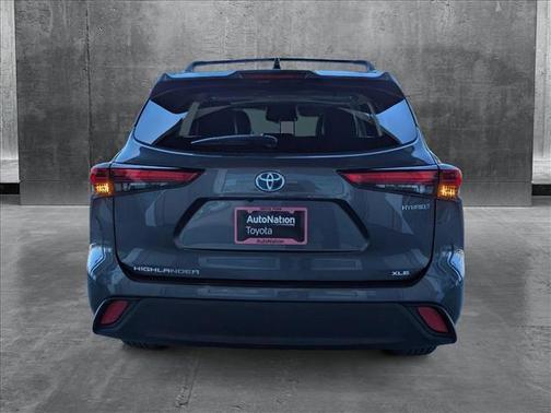 2022 Toyota Highlander Hybrid XLE