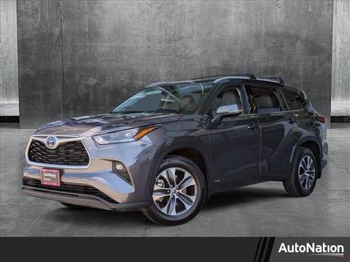 2022 Toyota Highlander Hybrid XLE