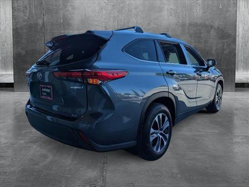 2022 Toyota Highlander Hybrid XLE