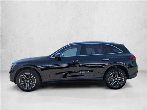 Obsidian Black Metallic 2026 Mercedes-Benz GLC 300 4MATIC