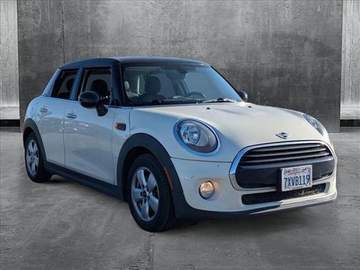 2017 MINI Hardtop Cooper