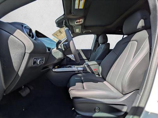 Polar White 2026 Mercedes-Benz GLB 250 Base