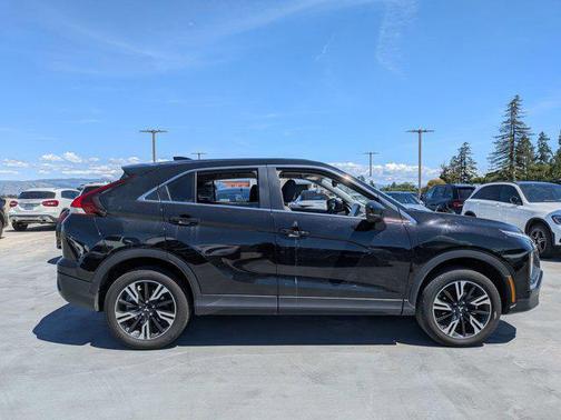 Labrador Black Pearl 2025 Mitsubishi Eclipse Cross SE