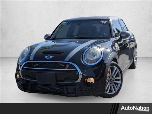 Midnight Black Met 2017 MINI Hardtop Cooper S