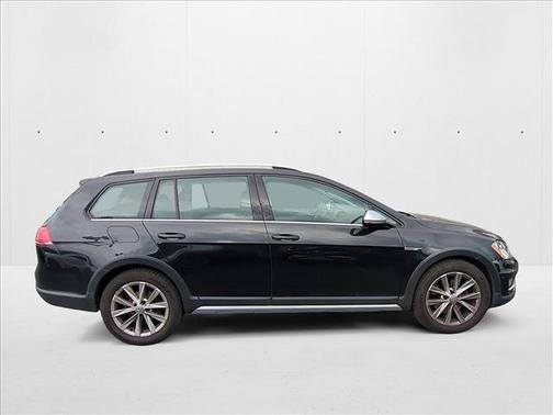 2017 Volkswagen Golf Alltrack TSI S