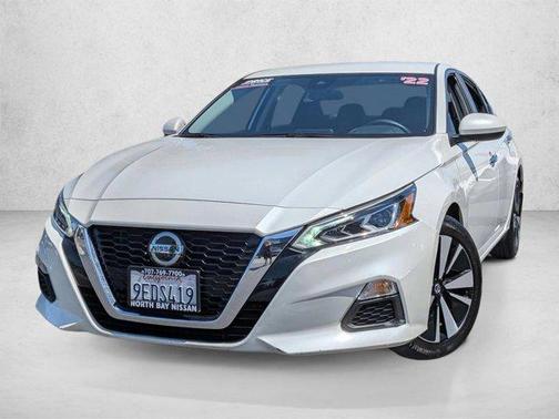 Pearl White Tricoat 2022 Nissan Altima 2.5 SV