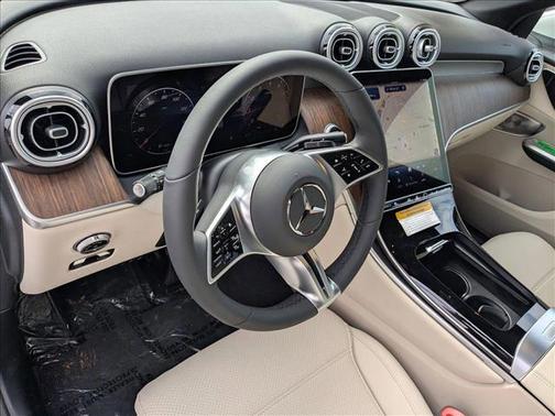 2025 Mercedes-Benz GLC 300 4MATIC