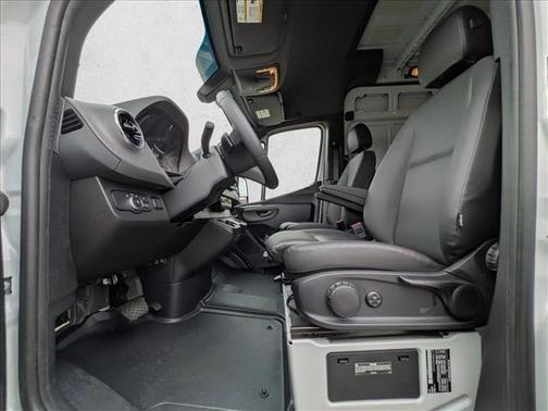 2025 Mercedes-Benz Sprinter 2500 Standard Roof