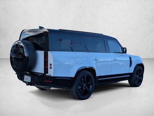 2025 Land Rover Defender 130 P400 X-Dynamic SE