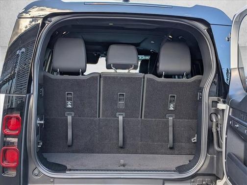 2025 Land Rover Defender 130 P400 X-Dynamic SE