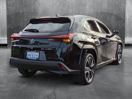 2025 Lexus UX 300h Premium
