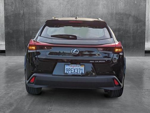 2025 Lexus UX 300h Premium