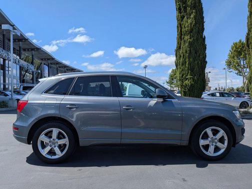 Monsoon Gray Metallic 2012 Audi Q5 2.0T Premium Plus