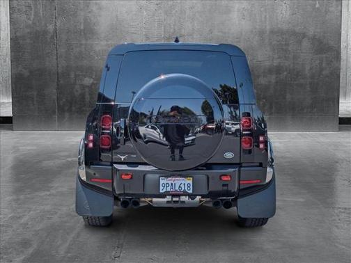 2022 Land Rover Defender 110 SE