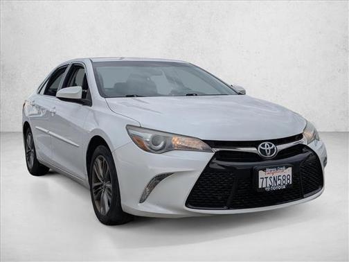 Blizzard Pearl 2016 Toyota Camry SE