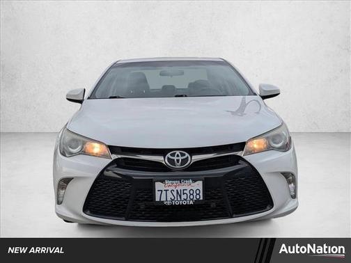 Blizzard Pearl 2016 Toyota Camry SE