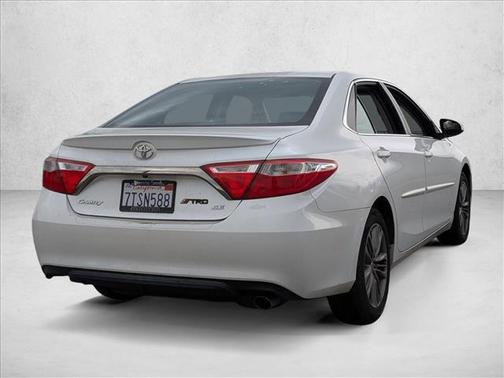Blizzard Pearl 2016 Toyota Camry SE