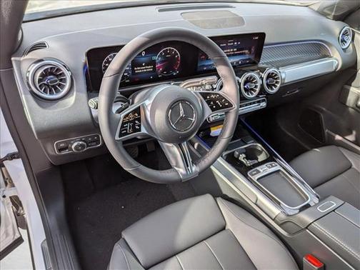 Polar White 2026 Mercedes-Benz GLB 250 4MATIC